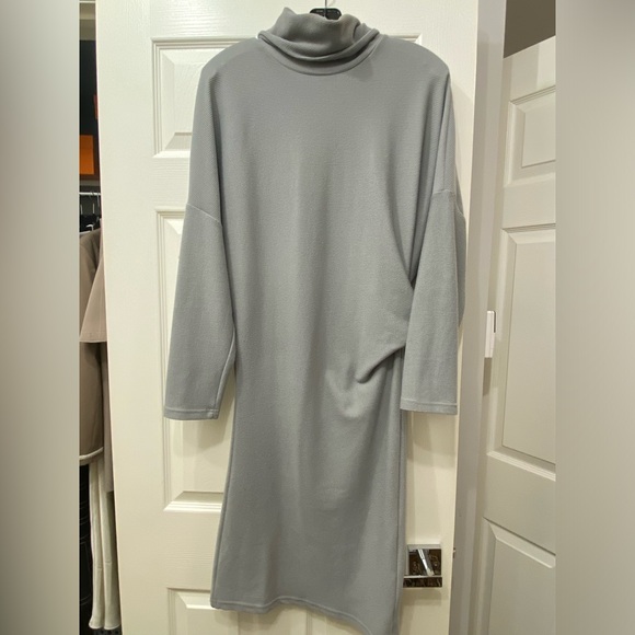 Women's Light Gray Long-Sleeve Midi Dress - Picture 2 of 2